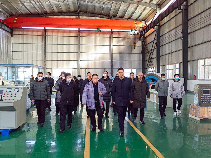 1676337629472296.jpg 關(guān)越區長(cháng)在雙民公司調研1.jpg